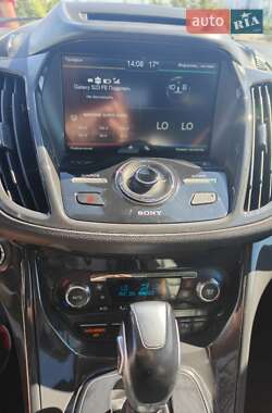 Позашляховик / Кросовер Ford Escape 2015 в 