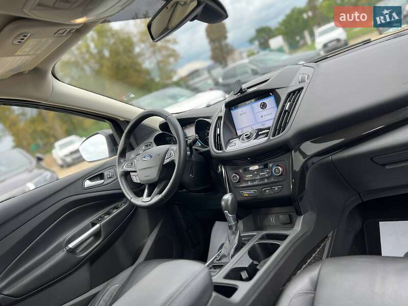 Внедорожник / Кроссовер Ford Escape 2017 в Стрые
