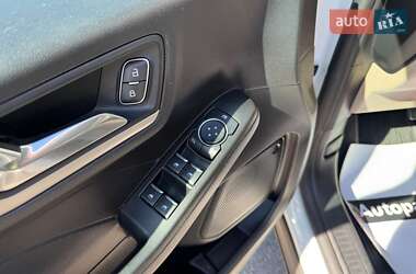 Позашляховик / Кросовер Ford Escape 2021 в 