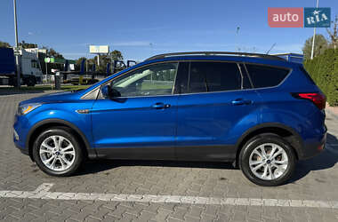 Внедорожник / Кроссовер Ford Escape 2019 в 