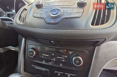 Внедорожник / Кроссовер Ford Escape 2017 в 