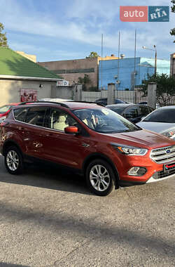 Внедорожник / Кроссовер Ford Escape 2018 в 