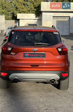 Внедорожник / Кроссовер Ford Escape 2018 в 