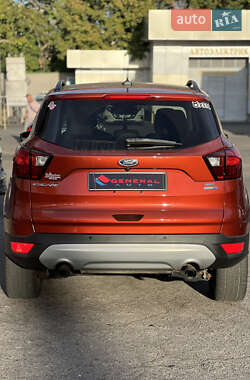 Внедорожник / Кроссовер Ford Escape 2018 в 