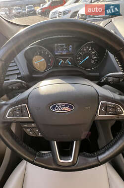 Внедорожник / Кроссовер Ford Escape 2018 в 