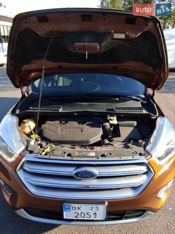 Внедорожник / Кроссовер Ford Escape 2017 в Ровно