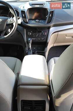 Внедорожник / Кроссовер Ford Escape 2017 в 