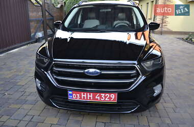 Внедорожник / Кроссовер Ford Escape 2018 в 