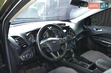 Внедорожник / Кроссовер Ford Escape 2018 в 