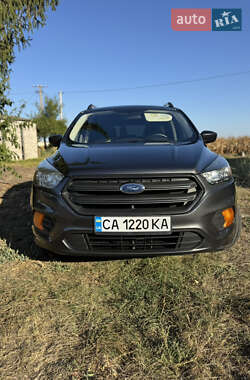Внедорожник / Кроссовер Ford Escape 2017 в 