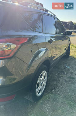 Внедорожник / Кроссовер Ford Escape 2017 в 
