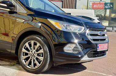 Внедорожник / Кроссовер Ford Escape 2017 в 