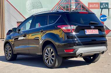 Внедорожник / Кроссовер Ford Escape 2017 в 