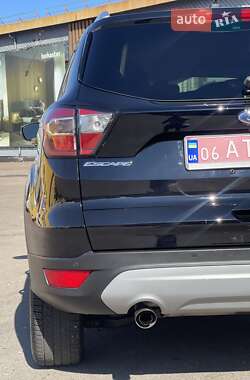 Внедорожник / Кроссовер Ford Escape 2017 в 