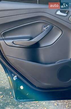 Внедорожник / Кроссовер Ford Escape 2017 в 