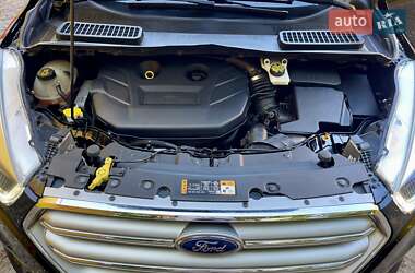 Внедорожник / Кроссовер Ford Escape 2017 в 
