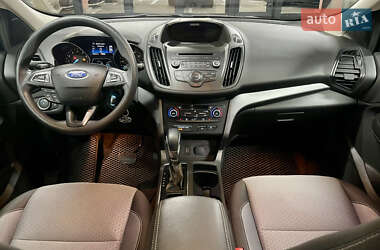 Внедорожник / Кроссовер Ford Escape 2017 в 