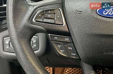 Внедорожник / Кроссовер Ford Escape 2017 в 