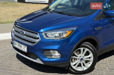 Внедорожник / Кроссовер Ford Escape 2017 в 