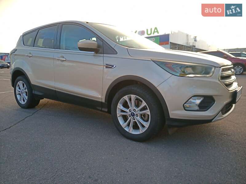 Внедорожник / Кроссовер Ford Escape 2016 в Ровно