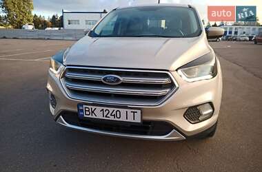 Внедорожник / Кроссовер Ford Escape 2016 в 
