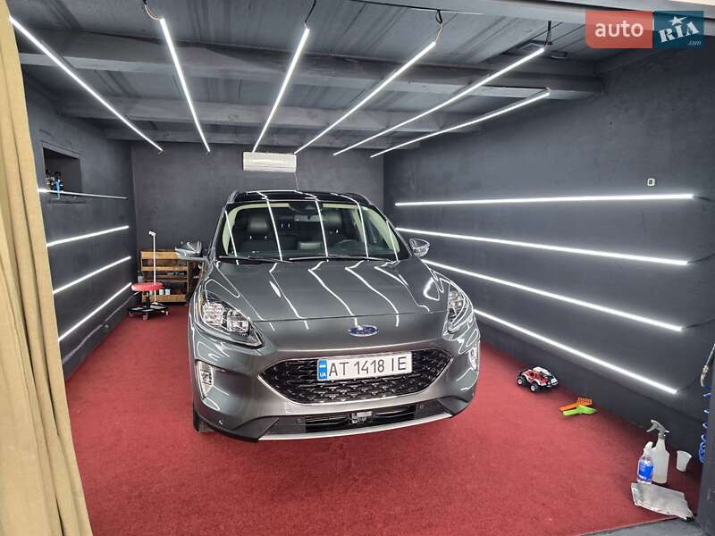 Позашляховик / Кросовер Ford Escape 2019 в Косові