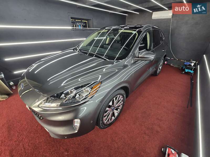 Позашляховик / Кросовер Ford Escape 2019 в Косові