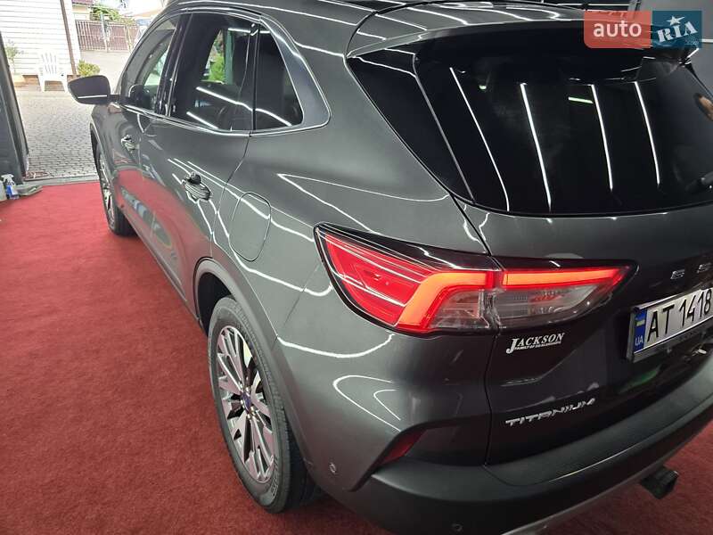 Позашляховик / Кросовер Ford Escape 2019 в Косові