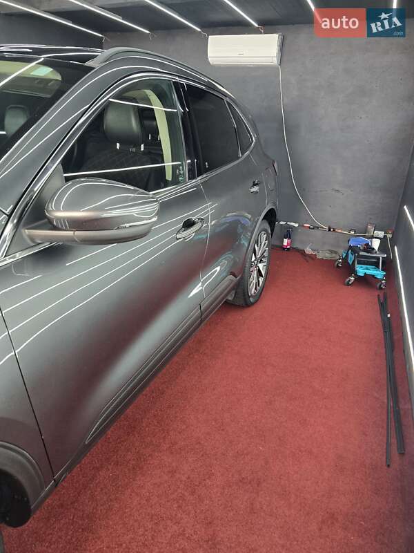 Позашляховик / Кросовер Ford Escape 2019 в Косові