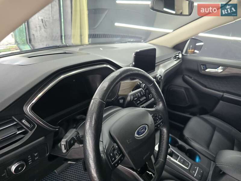 Позашляховик / Кросовер Ford Escape 2019 в Косові