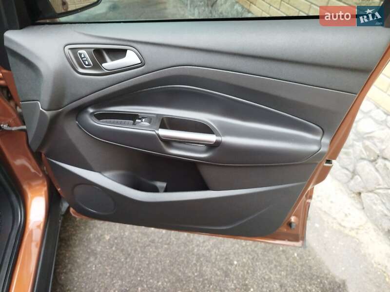 Внедорожник / Кроссовер Ford Escape 2017 в Ахтырке