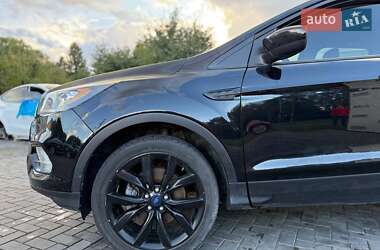 Позашляховик / Кросовер Ford Escape 2018 в 