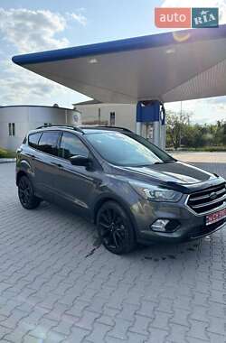 Внедорожник / Кроссовер Ford Escape 2017 в Гусятине