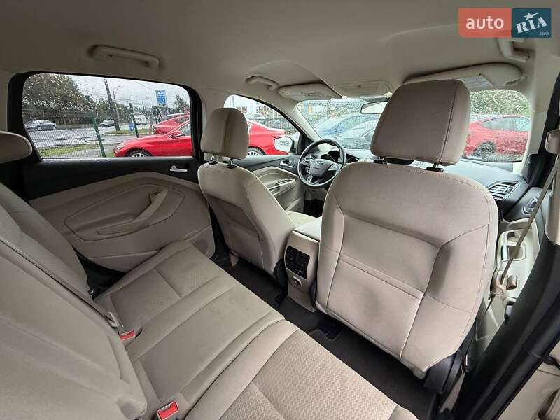 Позашляховик / Кросовер Ford Escape 2017 в Луцьку