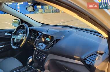 Внедорожник / Кроссовер Ford Escape 2019 в 