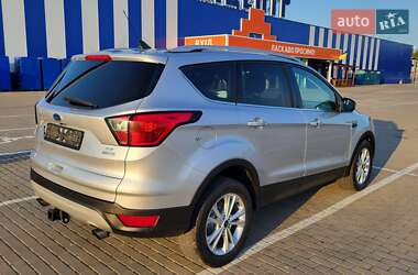 Внедорожник / Кроссовер Ford Escape 2019 в 
