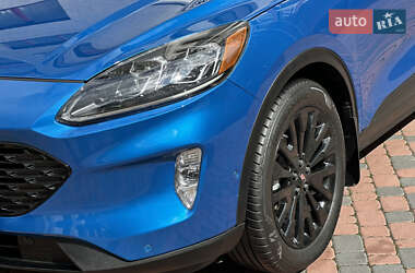 Внедорожник / Кроссовер Ford Escape 2020 в 