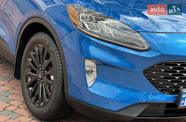 Внедорожник / Кроссовер Ford Escape 2020 в 