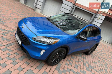 Внедорожник / Кроссовер Ford Escape 2020 в 