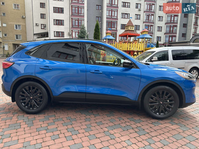Внедорожник / Кроссовер Ford Escape 2020 в Ивано-Франковске