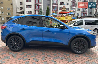 Внедорожник / Кроссовер Ford Escape 2020 в 