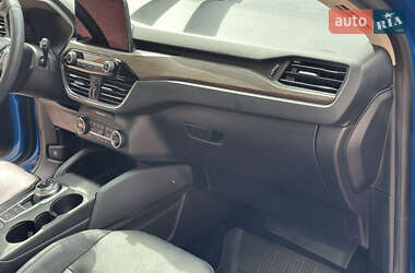 Внедорожник / Кроссовер Ford Escape 2020 в 