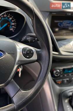 Внедорожник / Кроссовер Ford Escape 2015 в 