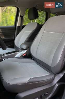 Внедорожник / Кроссовер Ford Escape 2015 в 