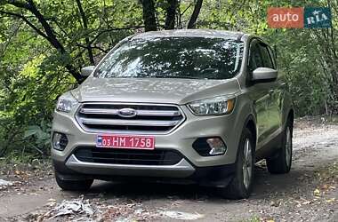 Внедорожник / Кроссовер Ford Escape 2017 в Львове