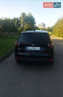 Внедорожник / Кроссовер Ford Escape 2016 в 