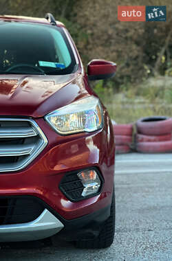 Внедорожник / Кроссовер Ford Escape 2018 в 
