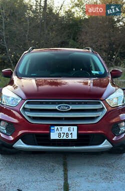 Внедорожник / Кроссовер Ford Escape 2018 в 
