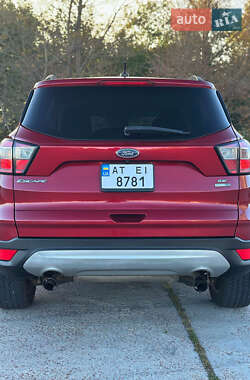 Внедорожник / Кроссовер Ford Escape 2018 в 