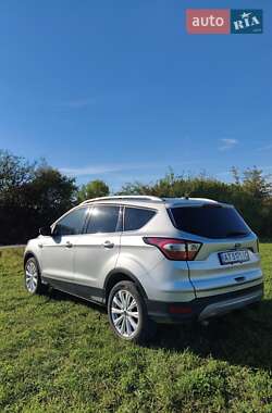 Внедорожник / Кроссовер Ford Escape 2017 в 